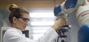 Турски учители разработиха робот помощник срещу COVID-19