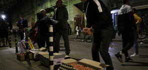 43 ДЕН НА ПРОТЕСТИ: Яйца, домати и тоалетна хартия отново полетяха към сградата на МВР (ВИДЕО+СНИМКИ)