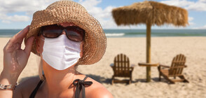 НА ПЛАЖ С МАСКА: Строги мерки срещу коронавируса в гръцките курорти
