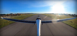 ЗА ПЪРВИ ПЪТ: Парашутисти скочиха от соларен самолет (ВИДЕО)