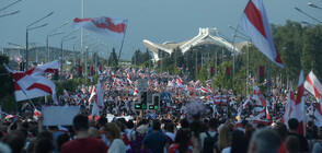 Стотици хиляди на протест срещу Лукашенко на рождения му ден