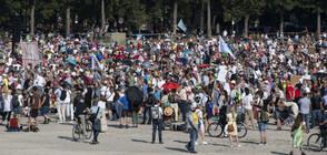 Близо 10 000 протестираха в Мюнхен срещу антивирусните мерки