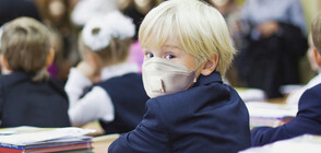 Вирусолог: Малките деца се заразяват и предават вируса два пъти по-рядко