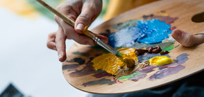 МИСТЕРИЯ: Българин в афера с еротични рисунки на известен британски творец