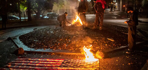 Протестиращи запалиха американски знамена в Портланд