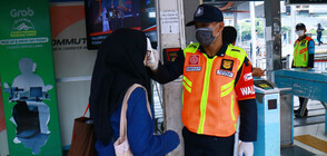 Зловещи наказания за хората без маски в Индонезия (СНИМКИ)
