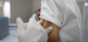 ИМУНИЗАЦИЯТА В БУРГАС: Извиха се опашки от желаещи да се ваксинират