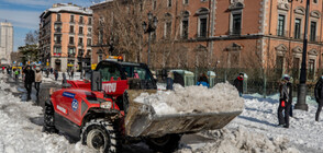 ВЕЧЕ ТРЕТИ ДЕН: 90 души са блокирани в мол заради снежната буря в Испания (СНИМКИ)
