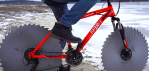Мъж кара колело по замръзнало езеро с ножове вместо гуми (ВИДЕО)