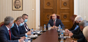 Радев обсъди със службите за сигурност мерки за защита правата на българите в чужбина