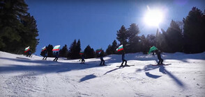 Млади планинари се спуснаха с националния флаг в подножието на Мальовица (ВИДЕО)
