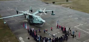 Руски тежкоатлет подобри рекорда за дърпане на самолет (ВИДЕО)
