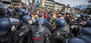 Сблъсъци с полицията по време на неразрешен протест в Германия (ВИДЕО+СНИМКИ)