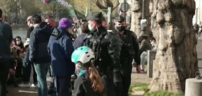 Хиляди полицаи в Париж следят стриктно за спазването на новия локдаун