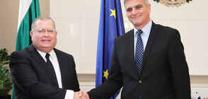 Премиерът Янев се срещна с посланика на Израел Йорам Елрон