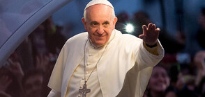 Ватикана: Папата се възстановява добре след чревната операция
