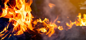 Огнеборци гасят пожар в близост до магистрала „Тракия”