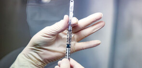 Първи ваксинирани българи с бустерна доза срещу COVID-19 (ОБЗОР)