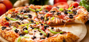 Вижте нестандартен метод за претопляне на снощната пица (ВИДЕО)