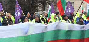 Служители на „Автомагистрали - Черно море” на протест пред МРРБ