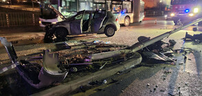 Три коли се удариха в София, съборен е уличен стълб (СНИМКИ)