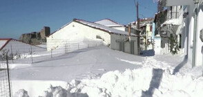 Дебел сняг затрупа гръцкия остров Самотраки (ВИДЕО)