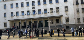 Стотици се наредиха на опашка за монетата на Гоце Делчев