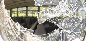 Автобус падна в 30-метрова пропаст в Истанбул, трима загинаха (СНИМКИ)