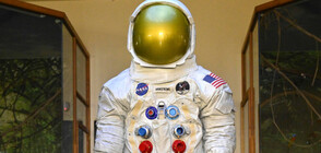 Реплика на костюма, с който на Армстронг стъпва на Луната - на изложение в Пловдив