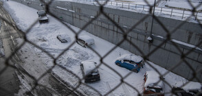 Компенсират с 2000 евро попадналите в снежния капан на околовръстно на Атина (СНИМКИ)
