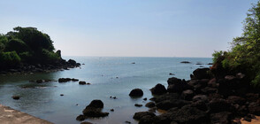 Индийски пенсионер преплува 3,5 км с вързани ръце и крака