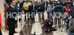 Протестен жест на македонски журналисти на откриването на авиолинията София - Скопие (ВИДЕО+СНИМКИ)