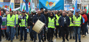 Служители на МВР на протест в София (СНИМКИ)