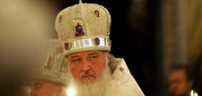 Руският патриарх падна по време на богослужение (ВИДЕО)