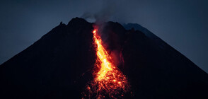 Вулканът Мерапи в Индонезия изригна на няколко пъти (ВИДЕО+СНИМКИ)