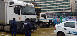 Пътните строители на национален протест, паркираха камиони пред НС (ВИДЕО+СНИМКИ)