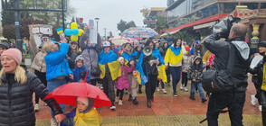В ЗНАК НА БЛАГОДАРНОСТ: Украинци с шествие в „Слънчев бряг” (ВИДЕО+СНИМКИ)