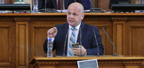 Симов: С решението си парламентът гарантира, че няма да праща оръжия в Украйна