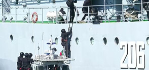 ВМС показа как се освобождава похитен кораб