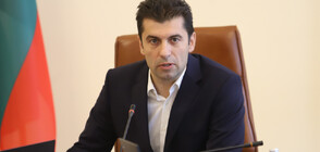 Петков изненадващо събра депутатите си в парламента