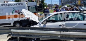 Катастрофа между линейка и кола в София (СНИМКИ)