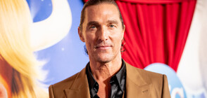 Матю Макконъхи посети родния Ювалди, за да отдаде почит на жертвите от стрелбата