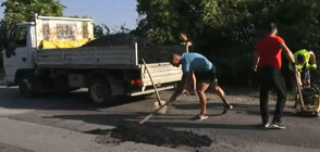 Жители на Нови хан сами асфалтират проблемен участък