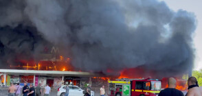 Зеленски: Ракета удари търговски център в град Кременчук (ВИДЕО)