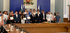 25 ученици бяха наградени от премиера и образователния министър (ВИДЕО)