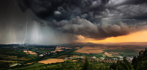В ОКОТО НА СТИХИЯТА: Суперклетъчна буря в Северна Дакота (ВИДЕО)