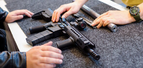 Жители на Тексас предават оръжия срещу подаръчни ваучери (ВИДЕО)
