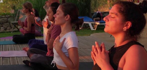 След взрива в Бейрут: Уроци по йога помагат за преодоляване на стреса (ВИДЕО)