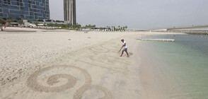 ПЯСЪЧНО ИЗКУСТВО: Творец рисува картини по плажовете на Дубай (ВИДЕО)