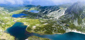 Туристи се къпаха в едно от Рилските езера (ВИДЕО)